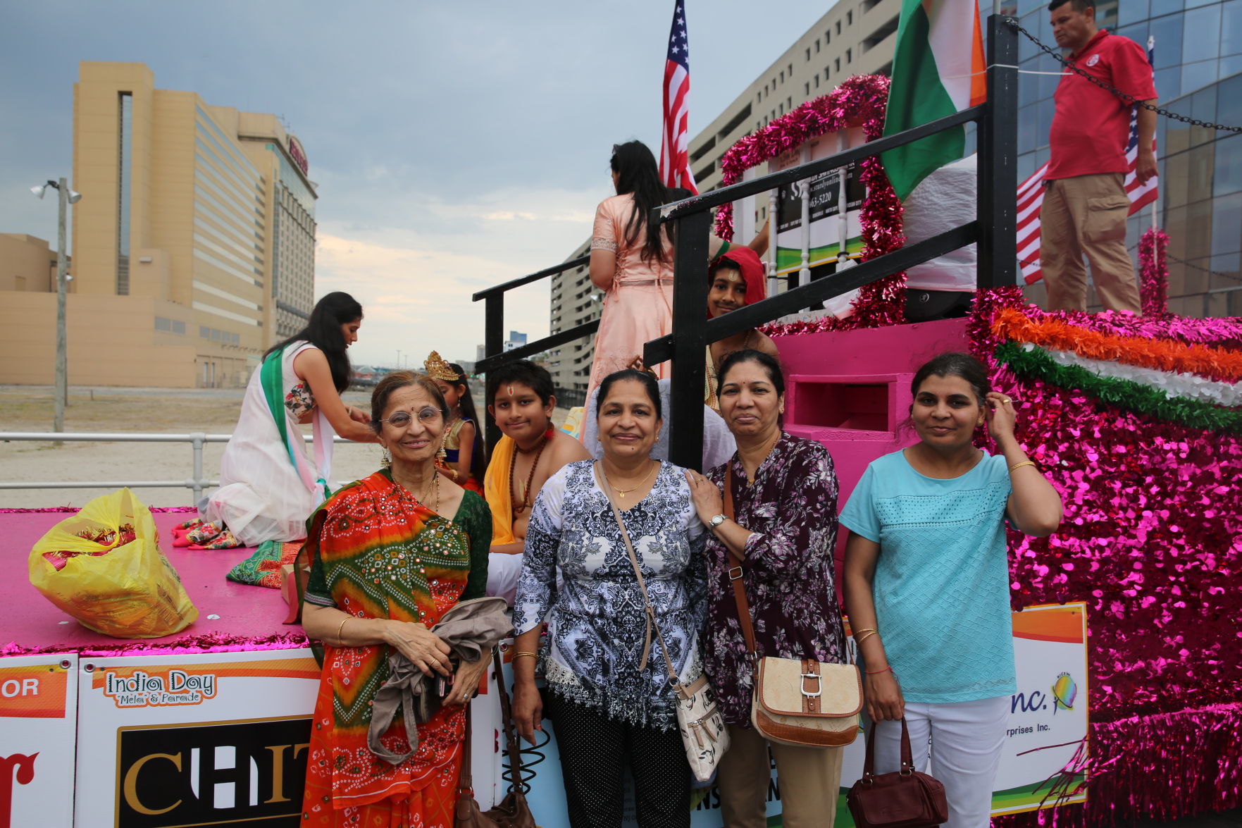 081118_gal_parade (6)